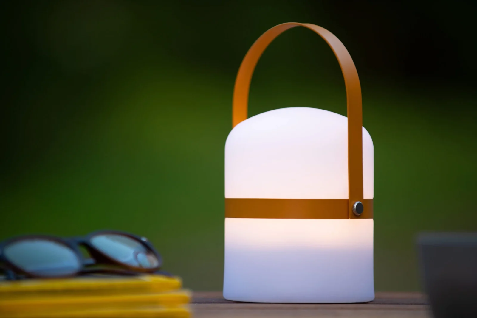 Lucide LITTLE JOE - Nabu00edjateu013enu00e1 stolnu00e1 lampa do interiu00e9ru/exteriu00e9ru - batu00e9riovu00fd balu00edk - u00d8 10 cm - LED tlmenu00e1 - 1x0,3W 3000K - IP44 - hnedu00e1