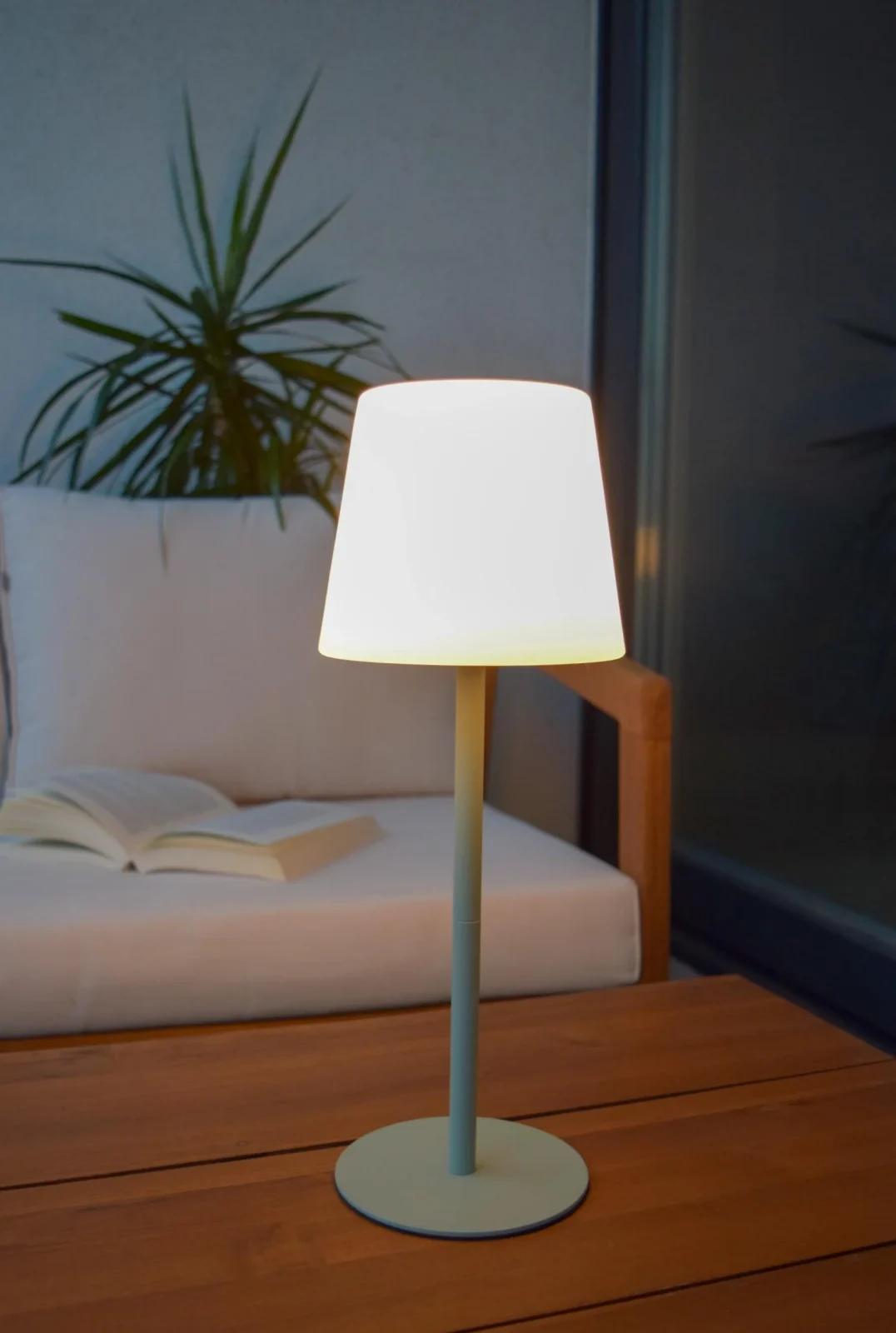 Lucide TYON - Nabu00edjateu013enu00e1 stolnu00e1 lampa vnu00fatornu00e1/vonkaju0161ia - batu00e9riovu00fd balu00edk - LED tlmenu00e1 - 1x2W 2700K - IP65 - zelenu00e1