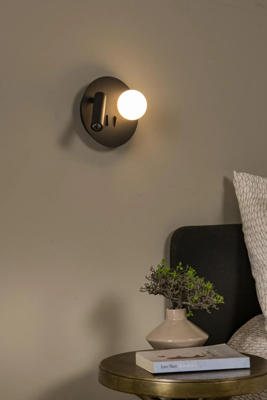 Lucide MATIZ - Nou010dnu00e1 lampa / nu00e1stennu00e9 svetlo - u00d8 16,5 cm - LED - 3000K - s USB nabu00edjacu00edm bodom - u010dierna