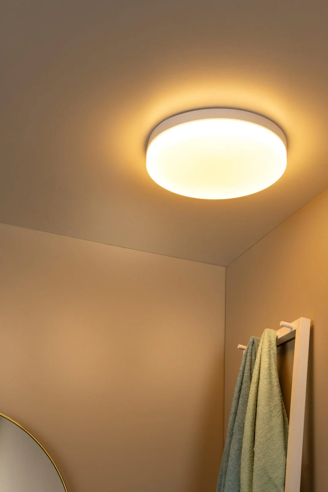 Lucide BISKIT - Spu00fau0161u0165acie stropnu00e9 svetlo Ku00fapeu013eu0148a - u00d8 40 cm - LED - 1x36W 2700K - IP44 - Pohybovu00fd senzor - biela