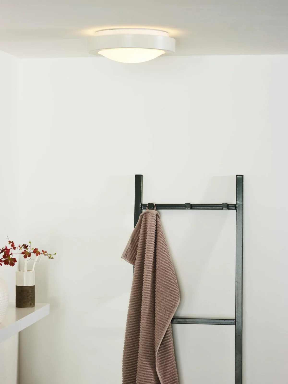 Lucide FRESH - Splachovacie stropnu00e9 svetlo Ku00fapeu013eu0148a - u00d8 27 cm - 1xE27 - IP44 - biela